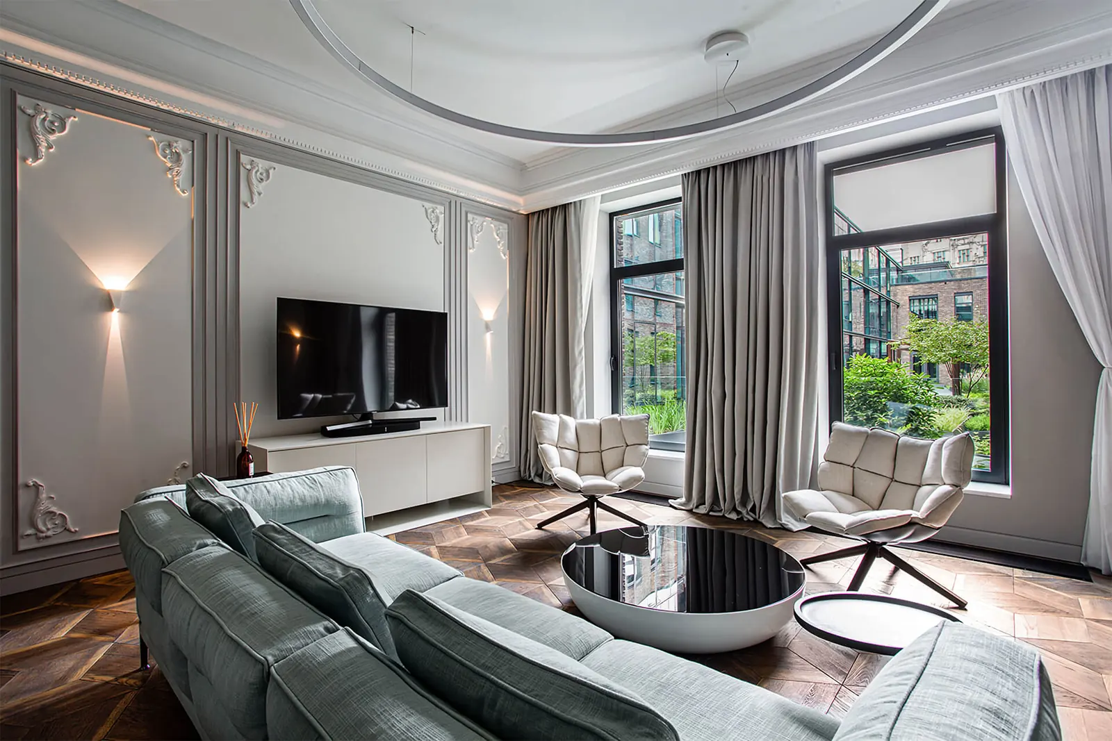 Artisan, living room with garden view