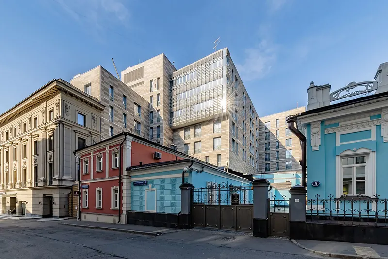 Turandot Residences, street view with the new building behind